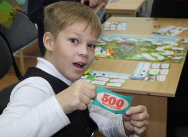 В Твери разработали настольную игру «ЧелоВек: как дожить до 100+ лет»: занятия по ней начались в 55 школах региона